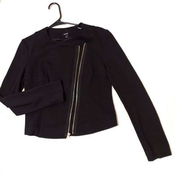 Asymmetrical cropped blazer, Women's XS Black blazer, full zip, gold zippering - Picture 2 of 4